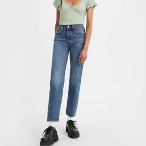 Women’s Wedgie Icon high rise straight Levi jeans. 25W by 26L
